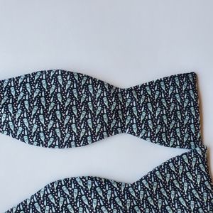 Martha's Vineyard Vines Bow Tie Men 100% Silk New Year Champagne Adjust USA